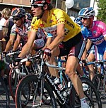 Frank Schleck im goldenen Trikot bei der fünften Etappe der Tour de Suisse 2007